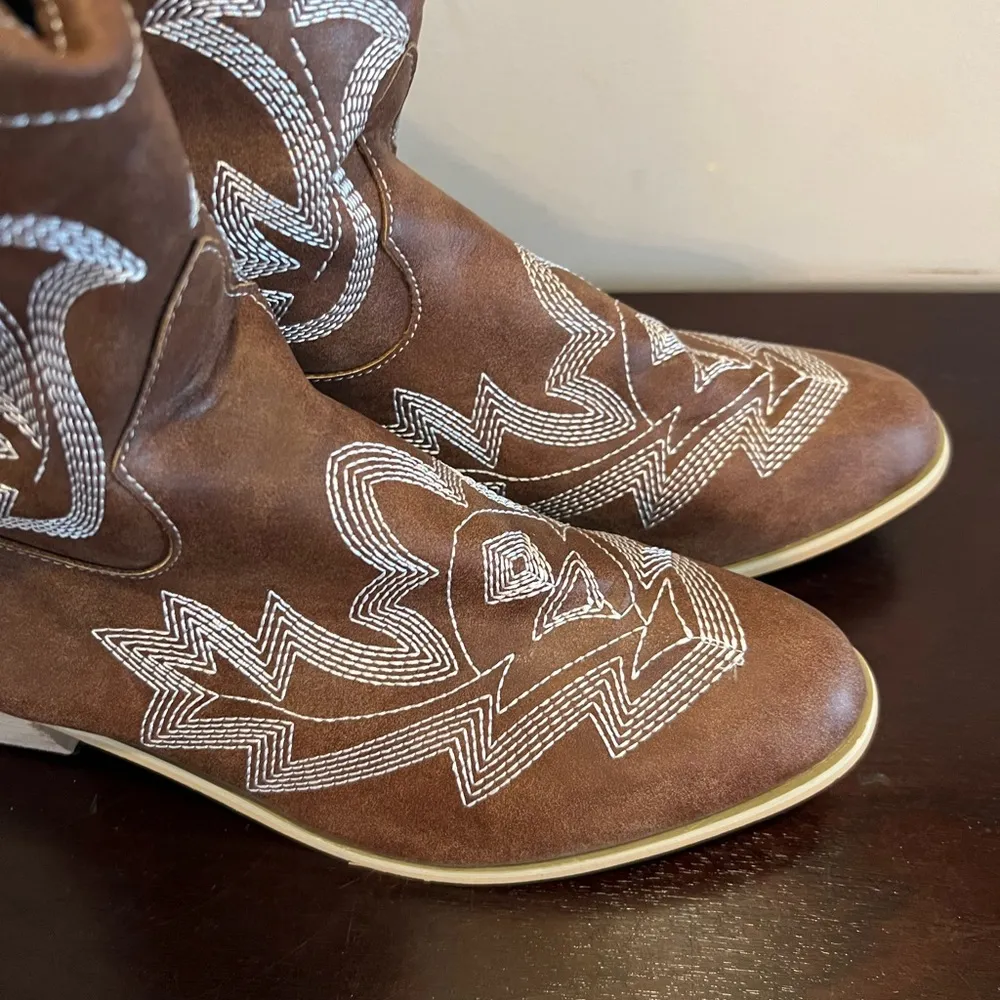 Retro Women Embroidery Square Heels Slip - Image 3