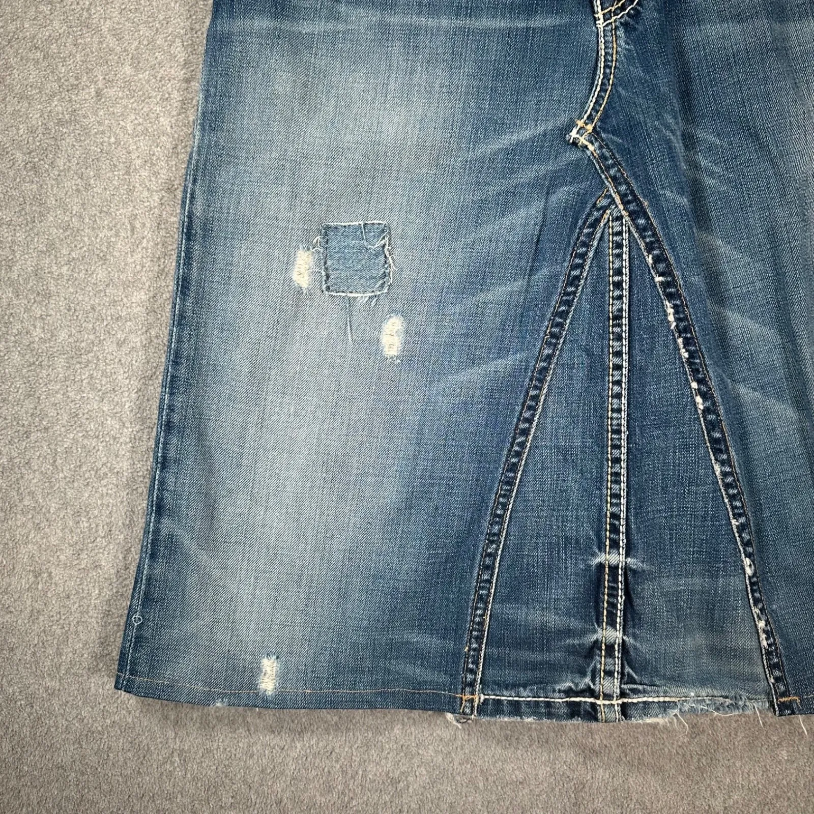 Buckle BKE Tyler Blue Denim Skirt Women's 32 Distress Y2K Pockets Jean 2000s - Image 4