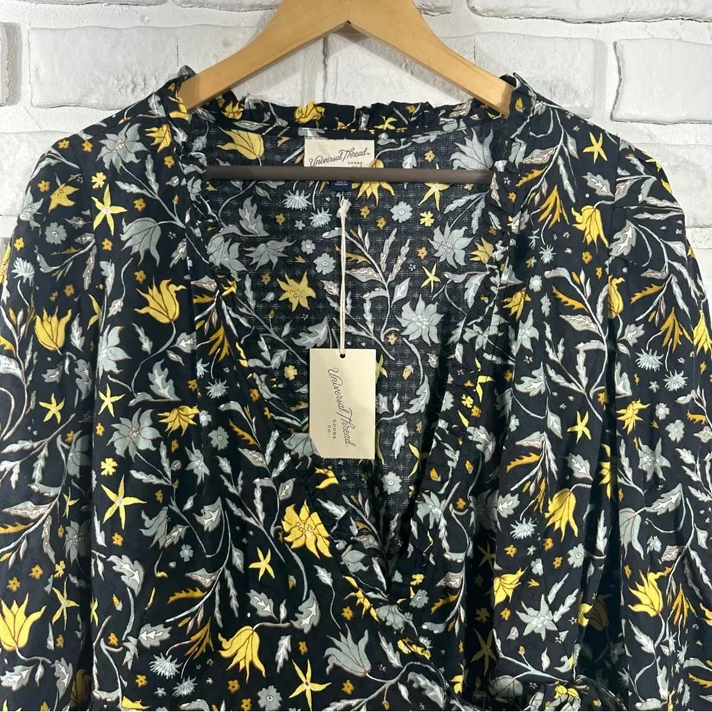 NWT Universal Thread Floral Wrap Top Size L - Image 12