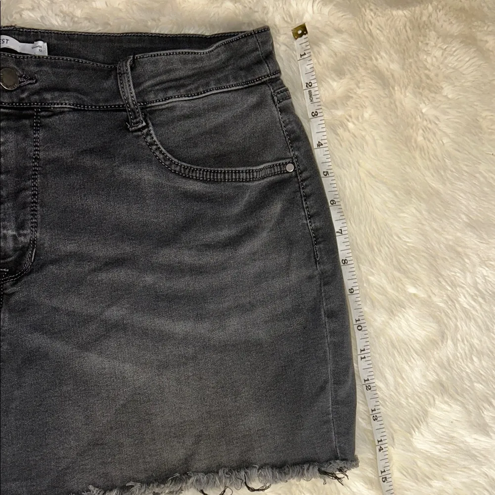 Nine West Gray Denim Shorts. Mid length. - Image 5