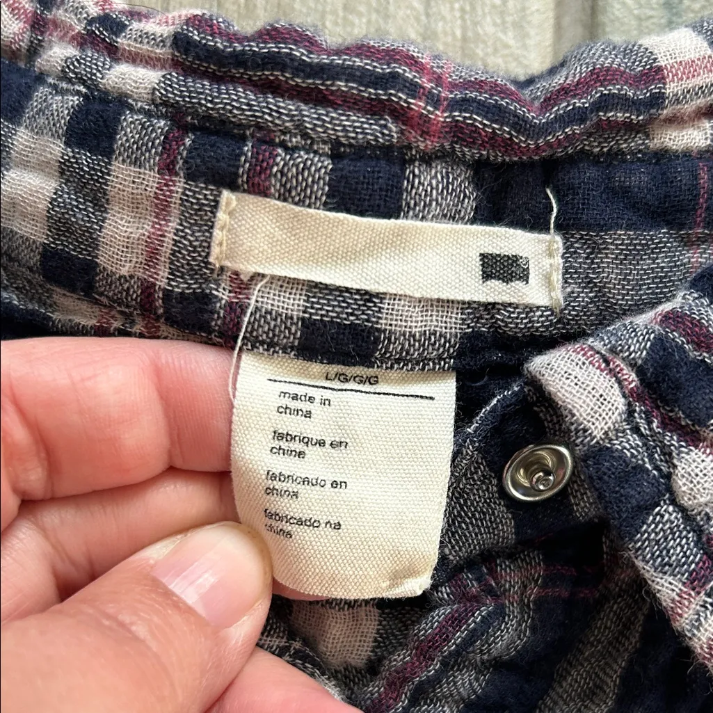 Levi's Women's Plaid Button Down Shirt - Navy and White - Image 2