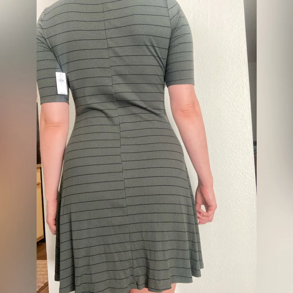 NWT Old Navy Ribbed Striped Midi Dress Size Medium Gray - Image 2