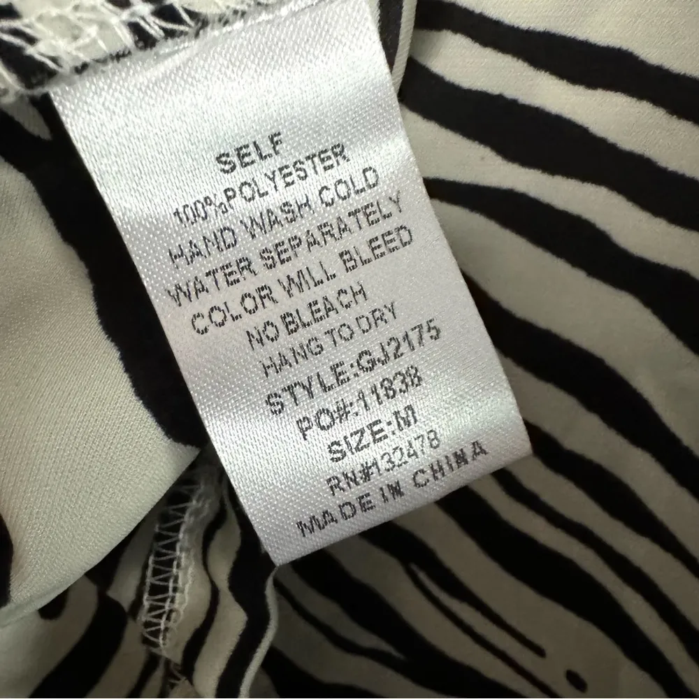 NWT GLAM Ivory and Black Zebra Print Lightweight Windbreaker Jacket Size Medium - Image 10