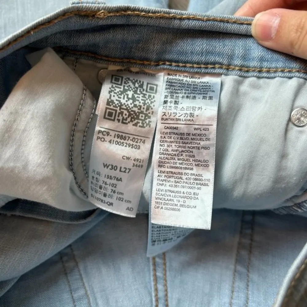 Levi's Light Wash Mid Rise Boyfriend Jeans Size 30 - Image 5