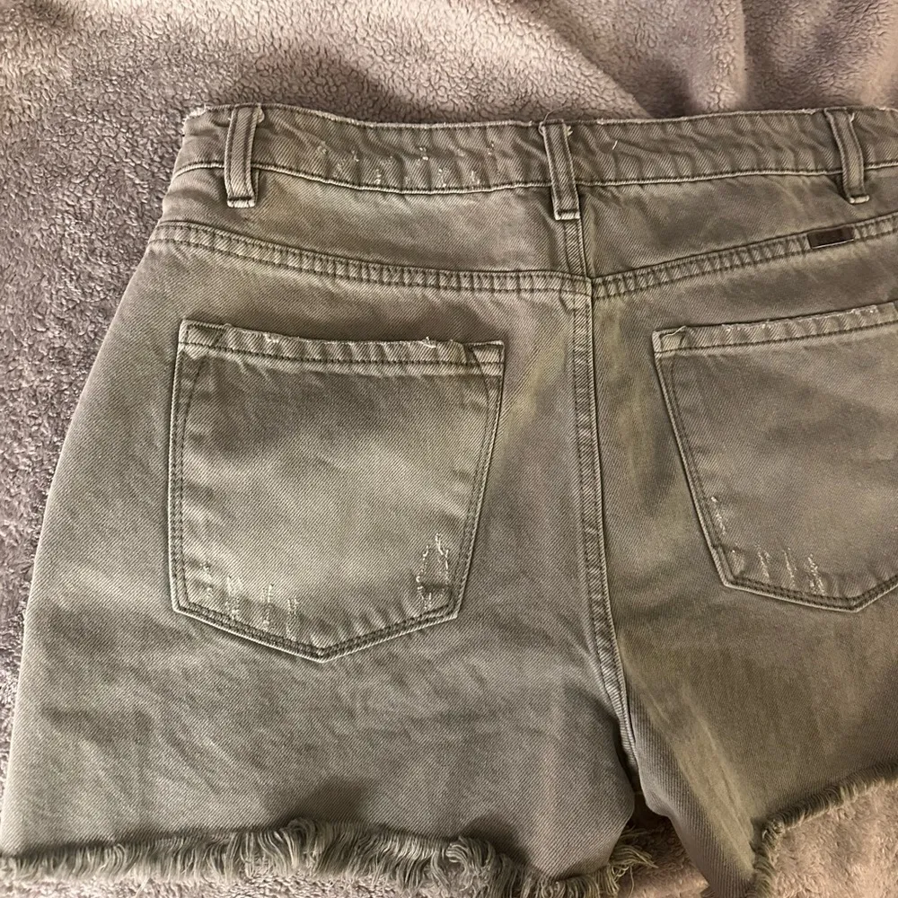 KanCan green cutoff shorts Size 29 - Image 4