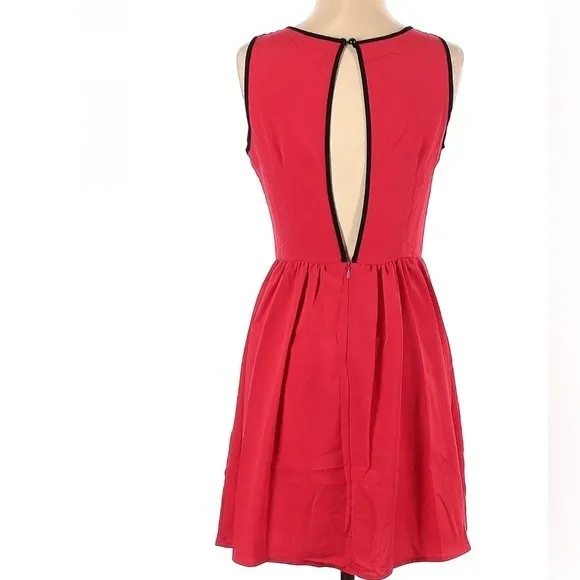 Francesca’s red and black Caberet lace backless dress size medium - Image 4