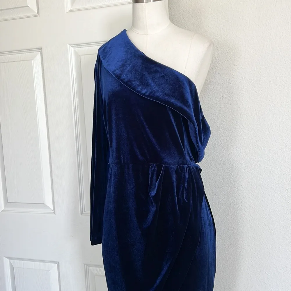 Lavish Alice Velvet Blue Asymmetrical Dress - Image 5