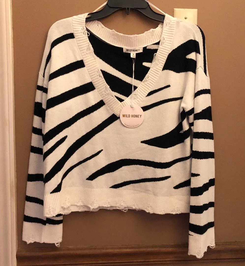 Cropped Zebra Distressed V-Neck Sweater - Image 2