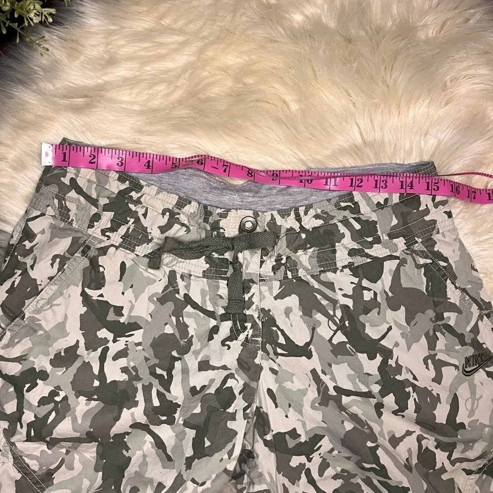 Nike camouflage Bermuda shorts sz small - Image 5