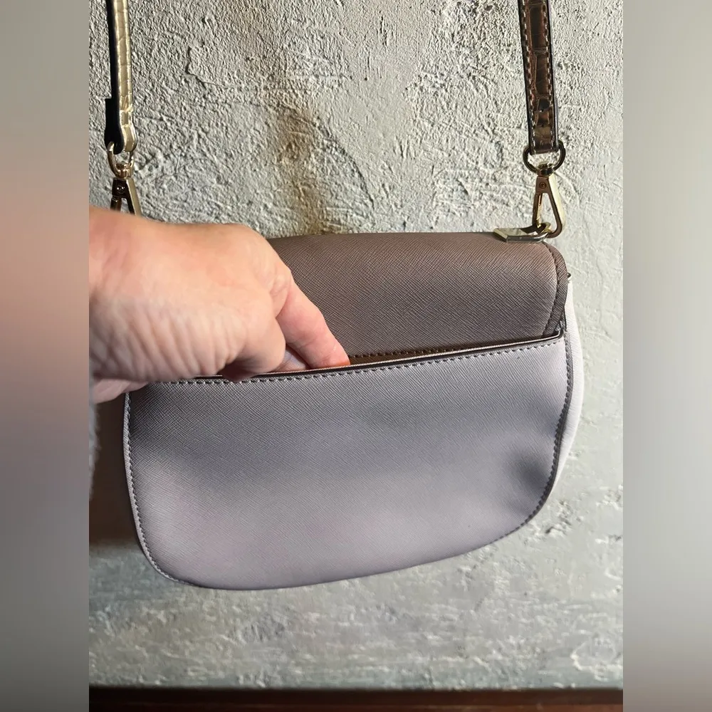 Kate Spade crossbody w adjustable strap
Lovely bag EUC, two tone shades of taupe - Image 13