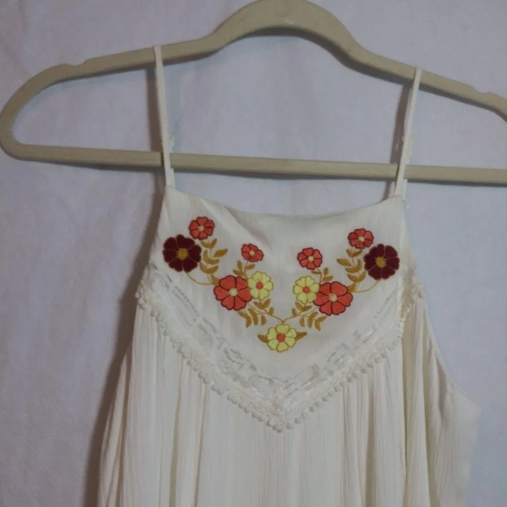 Francesca’s JUN & IVY Cream Retro Boho Floral Embroidered Tank Summer Dress Sz S Tan - Image 2