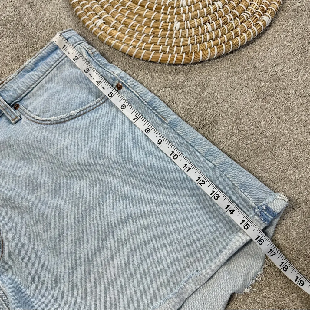 Abercrombie & Fitch Curve Love The Dad Short High Rise Cuff Hem Light Wash 34/18 - Image 12