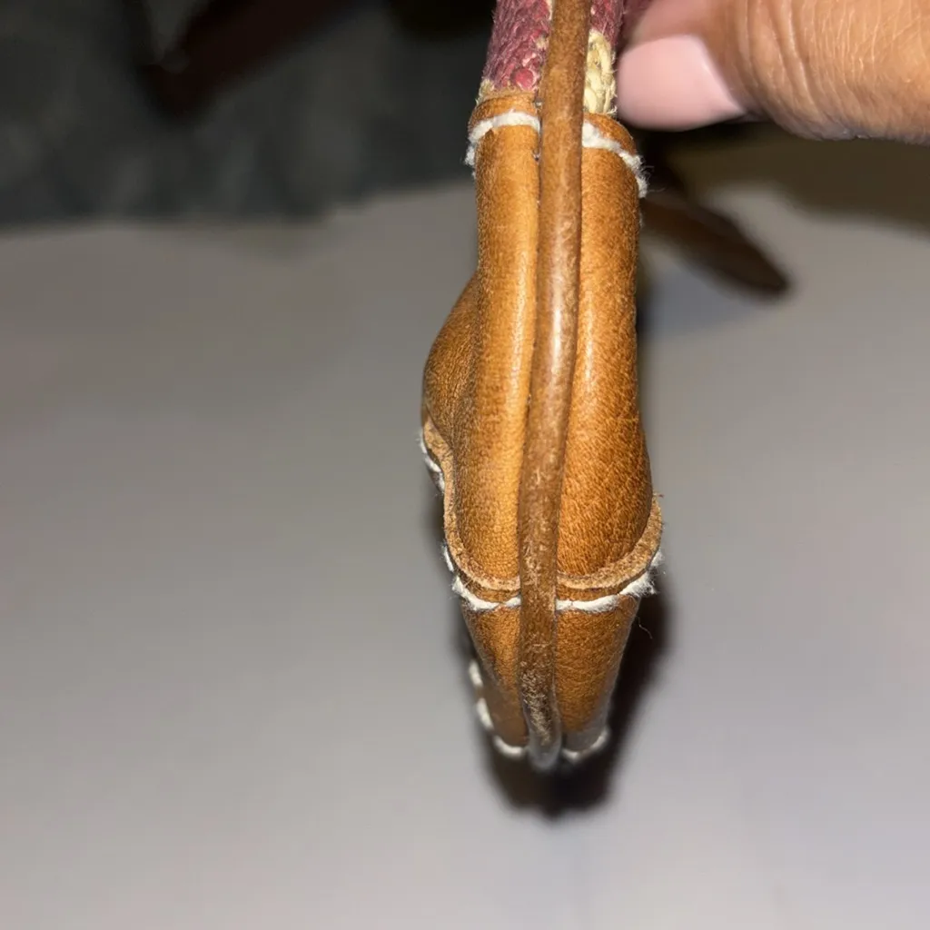 GAP RED AND TAN LEATHER FISH WRISTLET
SUPER CUTE PRELOVED - Image 3