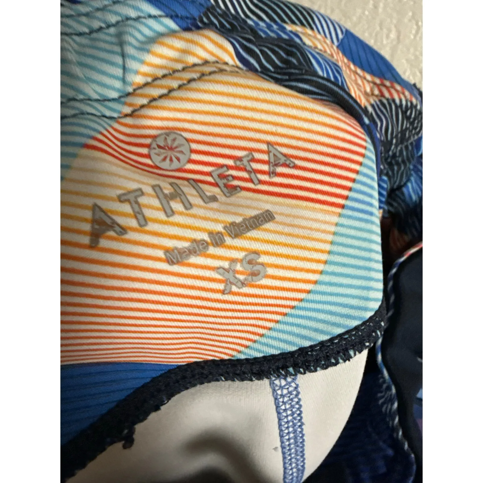 Athleta Blue Electric Geo Sonar Capri Cropped Mid Rise Yoga Leggings XS - Image 7