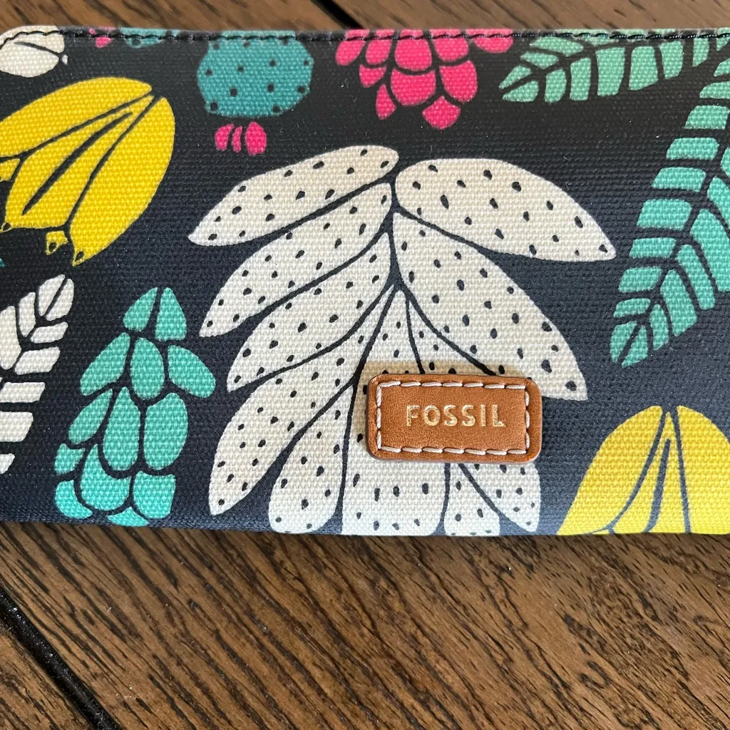 FOSSIL Eliza Dark Floral Botanical Design Zip Around Clutch Wallet - Image 2