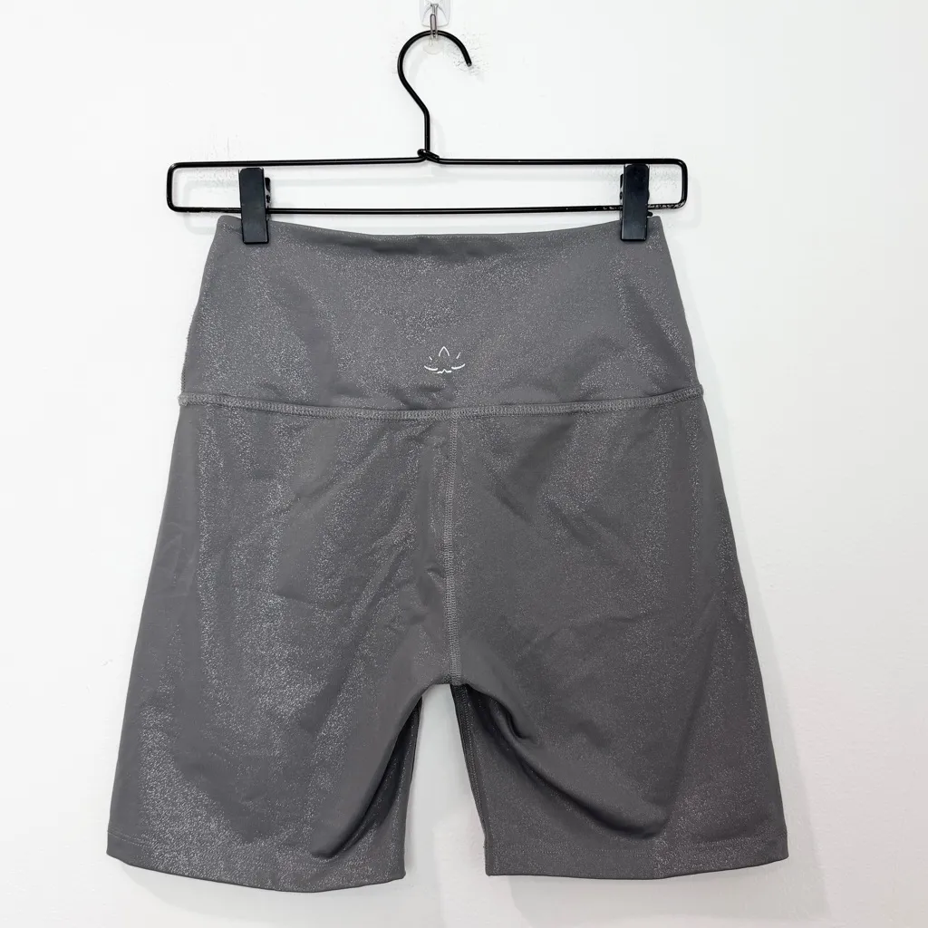 Beyond Yoga Twinkle High Waisted Biker Shorts Gray Sparkle Size Medium - Image 2