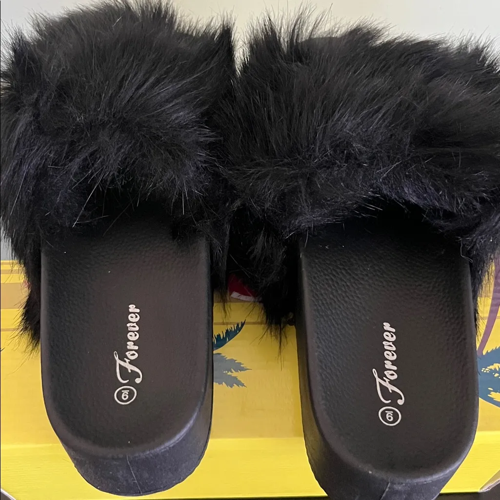Forever Link Forever Donut Black Fuzzy Platform Slides - Image 7