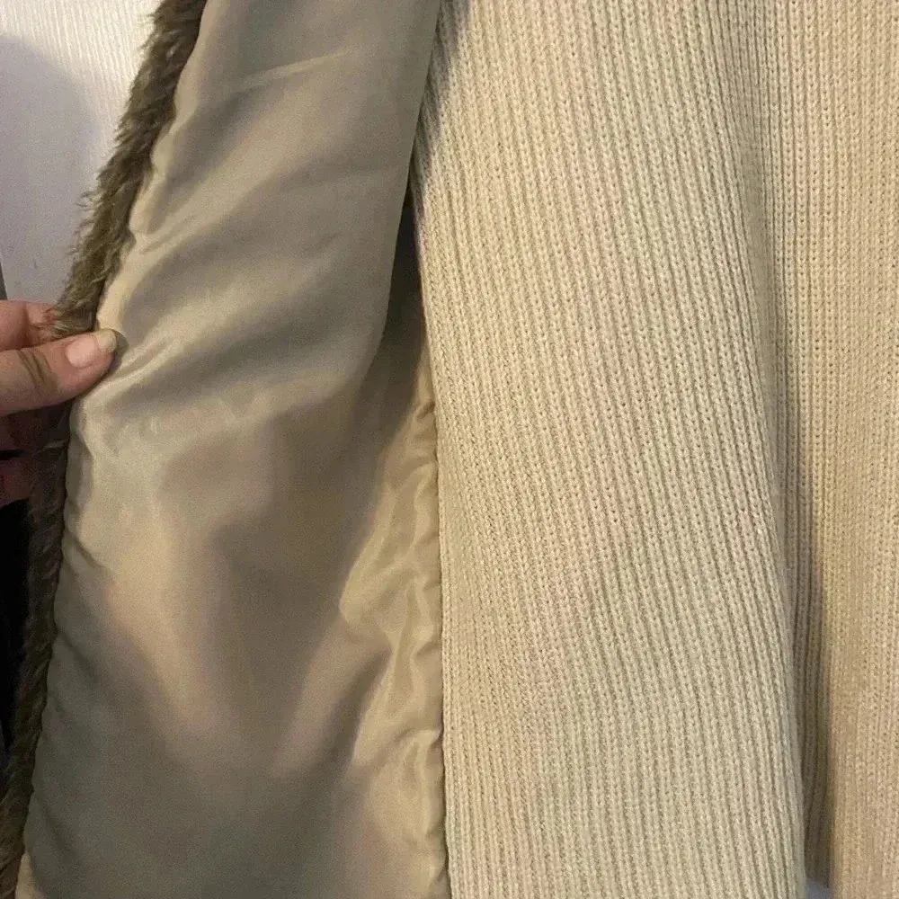 Faux‎ Fur Sleeveless Open Front Sweater Vest Pockets Size Small - Image 6