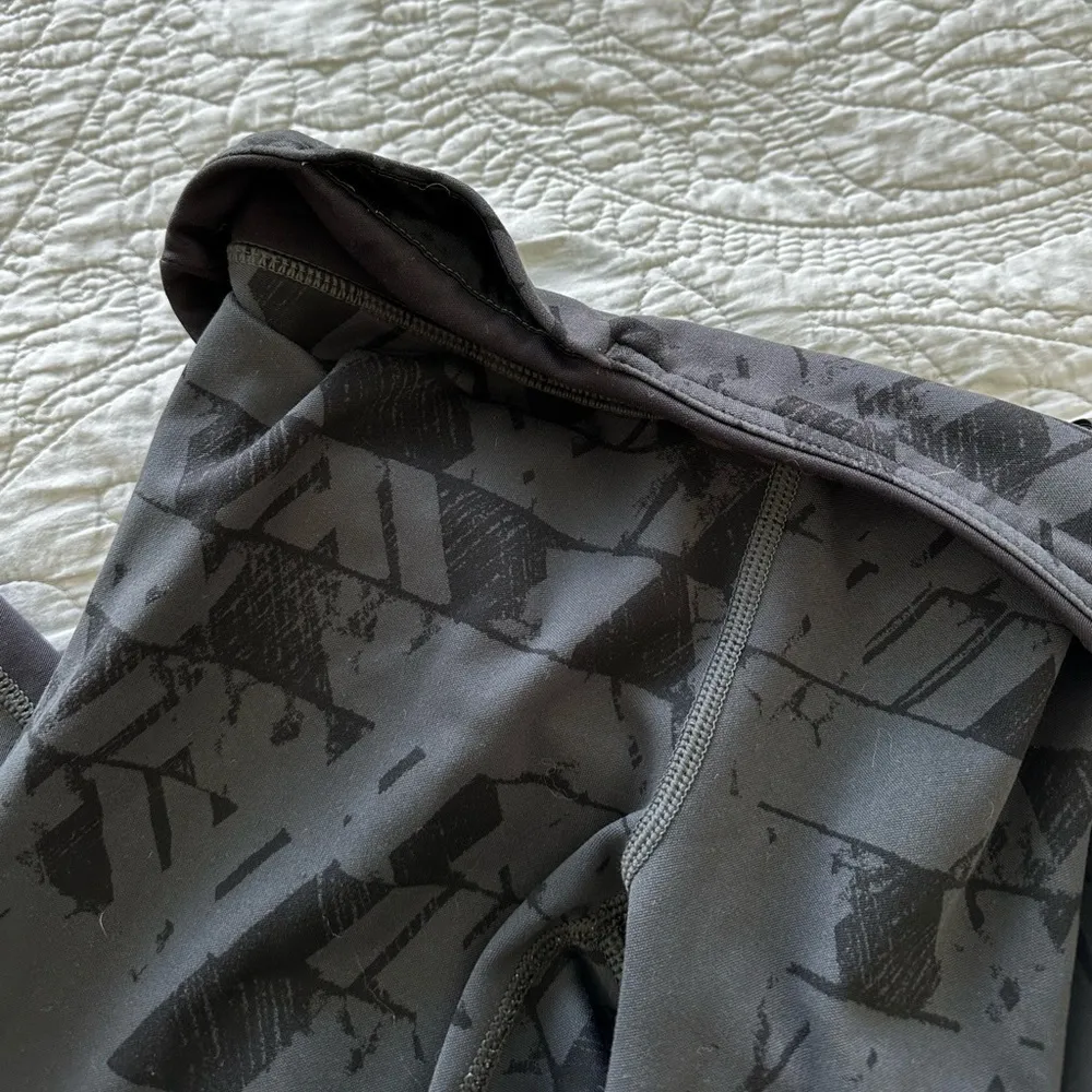 North Face flash dry leggings geometric color block design, size small - Image 4