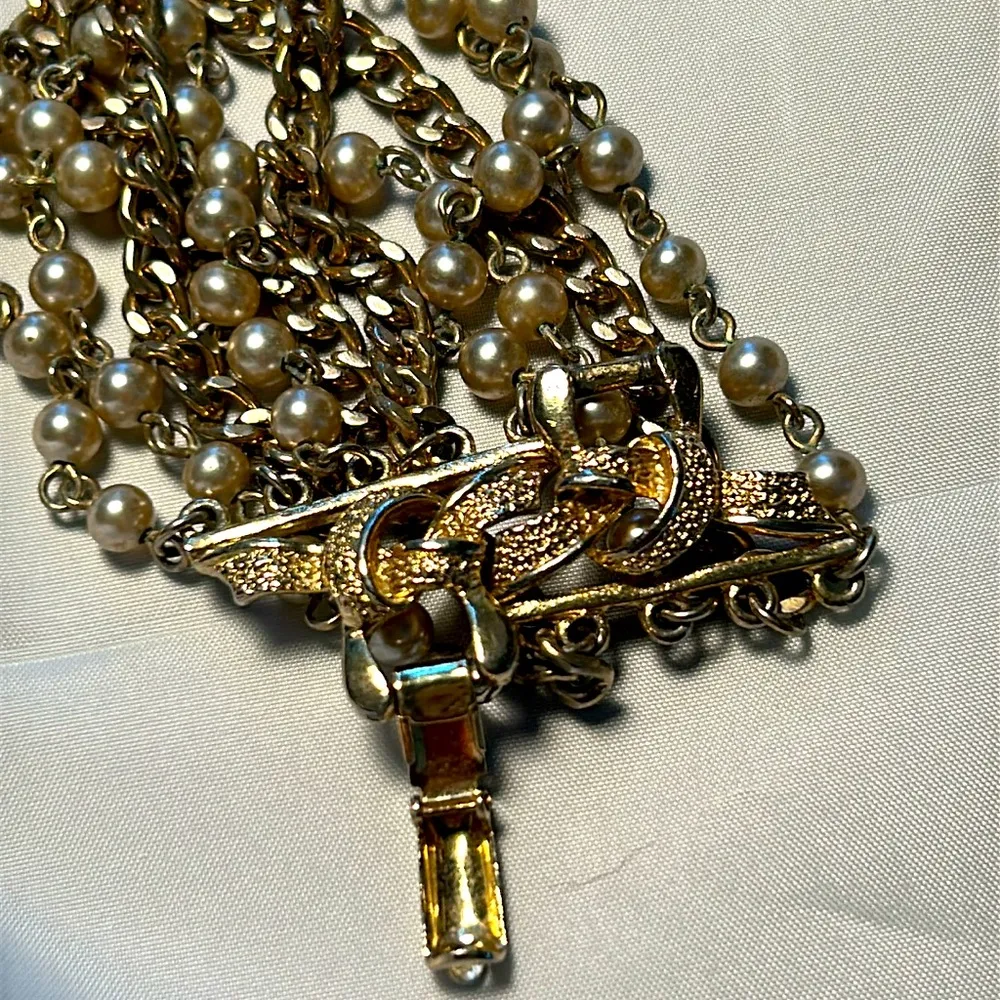 Vintage 5 strand faux pearl signed CORO bracelet White - Image 6