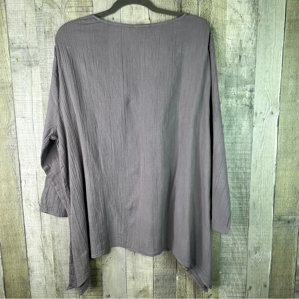 ICANTOO Size XL Gray Crinkle Gray Style Material Crewneck 3/4 Sleeve Tunic Top - Image 2
