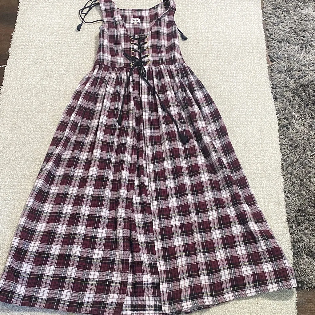 This is a plaid midi dress with a lace - Image 9