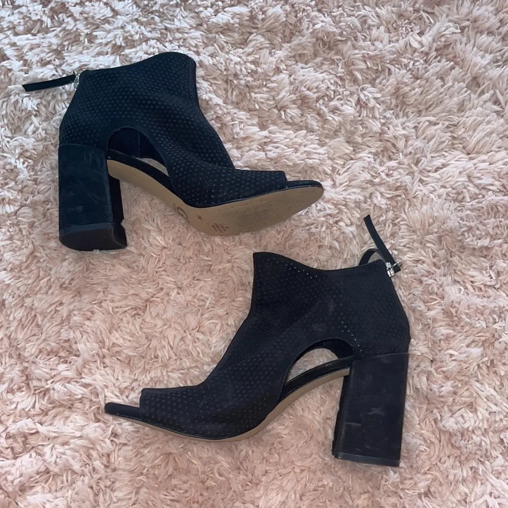 Gianni Bini Black Suede Peep Toe Booties - Image 5