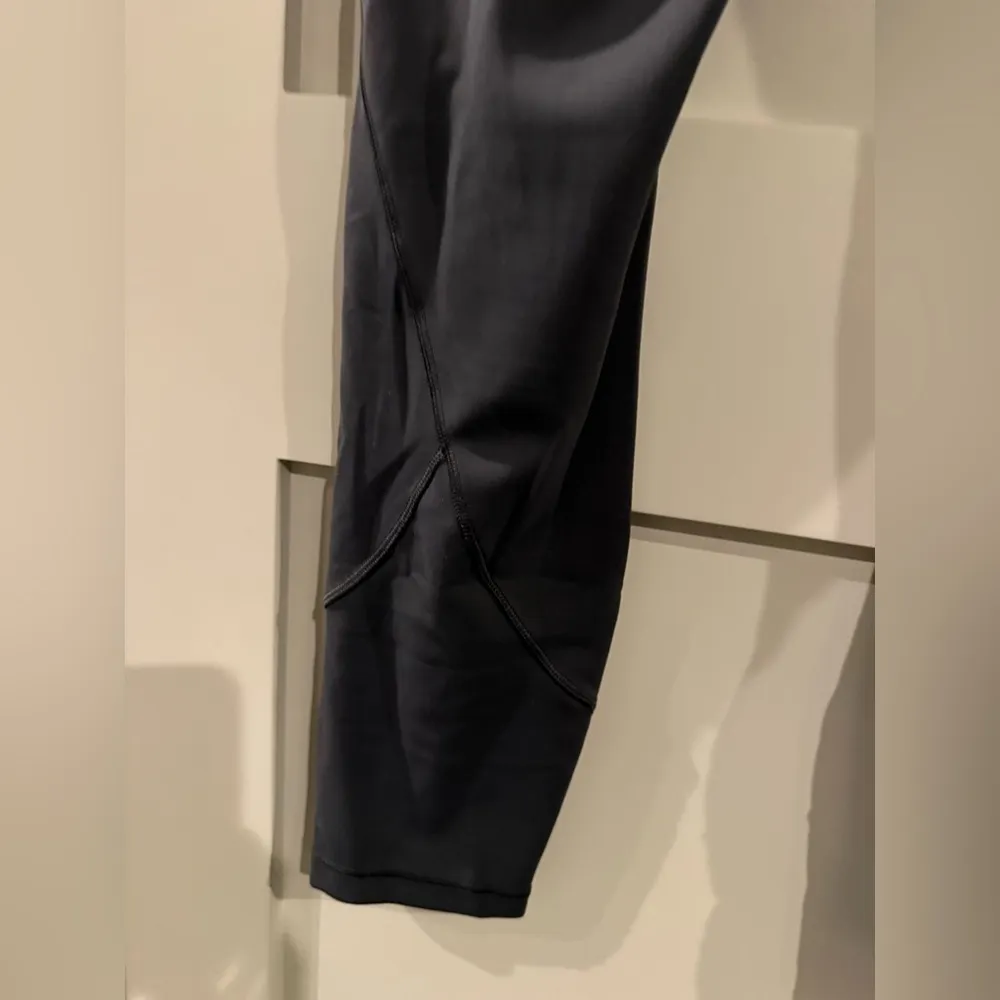 Lululemon  In Movement 25” Everlux Black Leggings Size 6! Brand new! Not worn! - Image 5