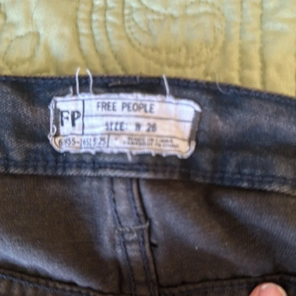 Free people shark bite denim slouchy cut off denim runaway shorts size 26 micro - Image 4