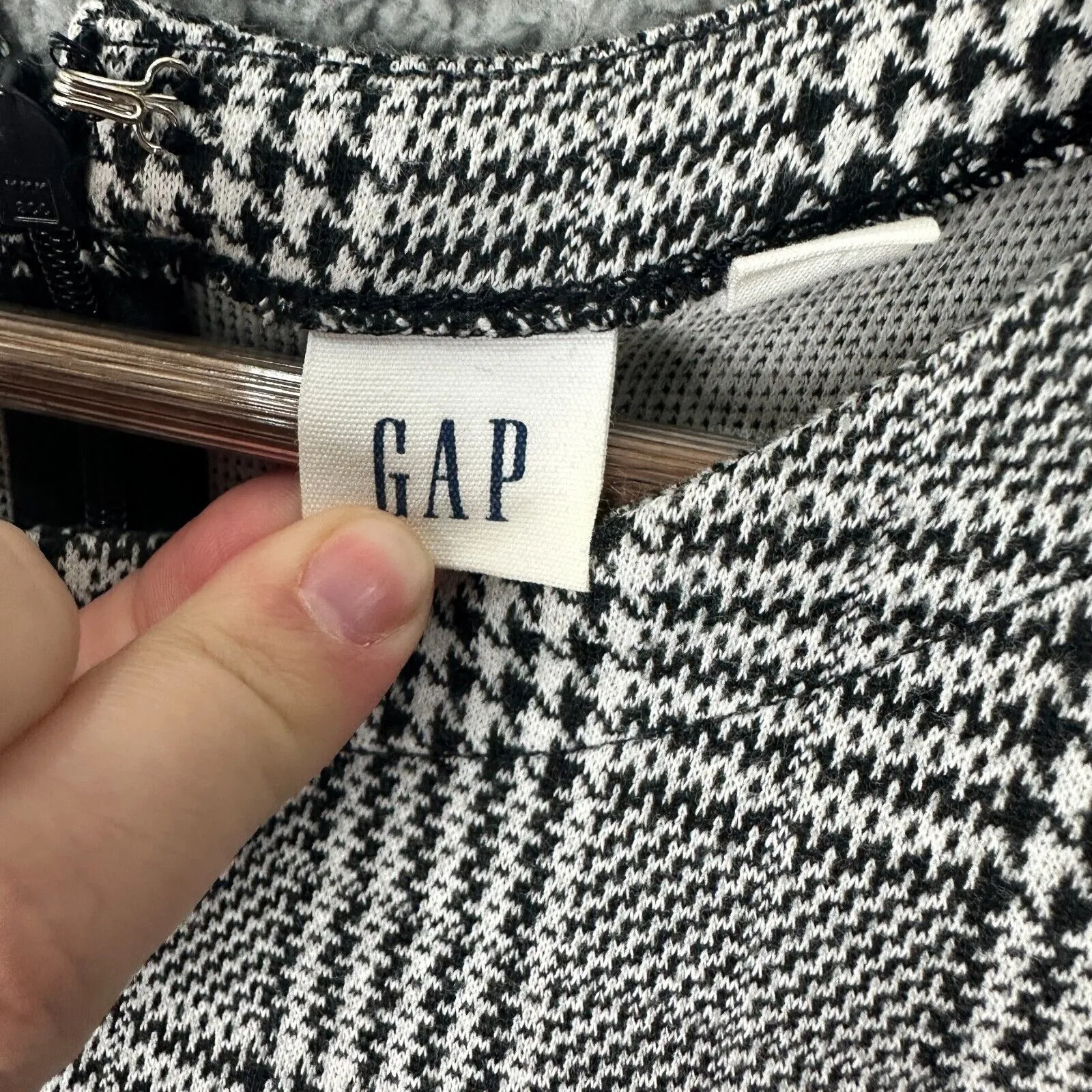 GAP Plaid Ruffle Hem Dress Womens‎ 10 Black Preppy Workwear Minimalist Academia - Image 3