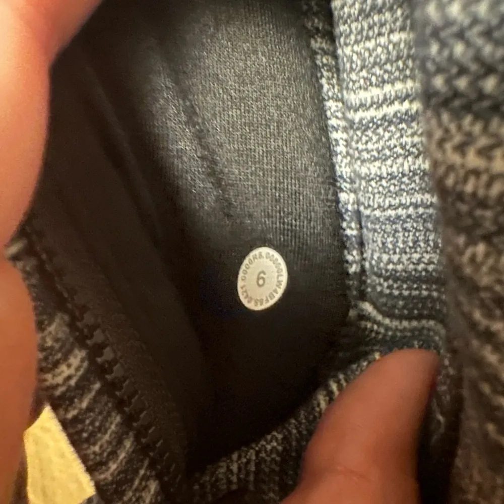 Lululemon Woman Nulu Hooded Define Jacket Heathered Grey Size 6 Great Condition - Image 2