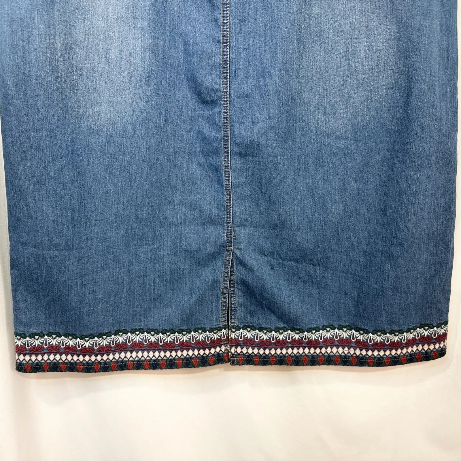 CJ‎ Banks Plus Size 24W Denim Skirt Embroidered Hem Knee Length Blue Jean 1454 - Image 8