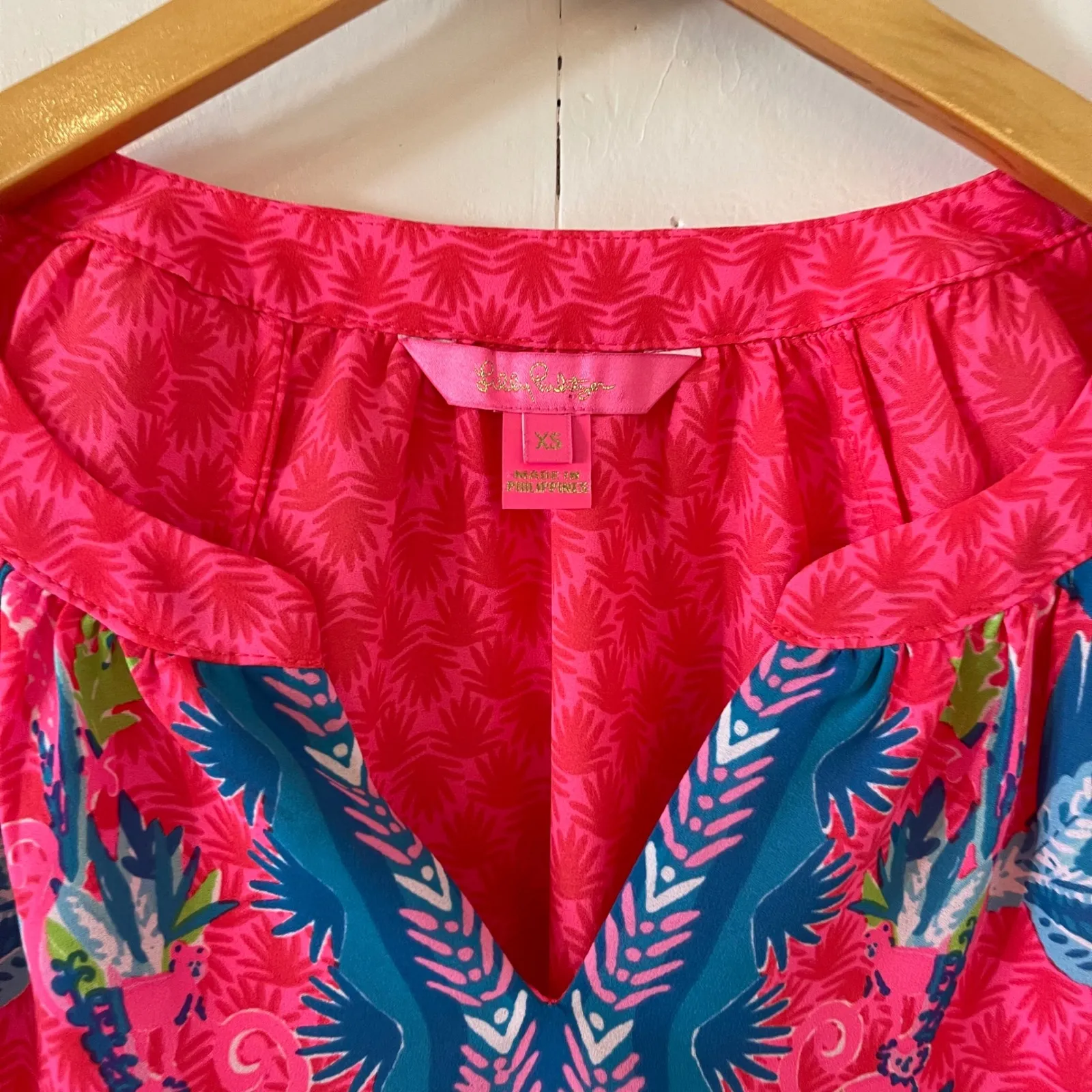 Lilly Pulitzer‎ Zaid Top XS Pink Print Long Sleeve V Neck Blouse Resort Wear - Image 4