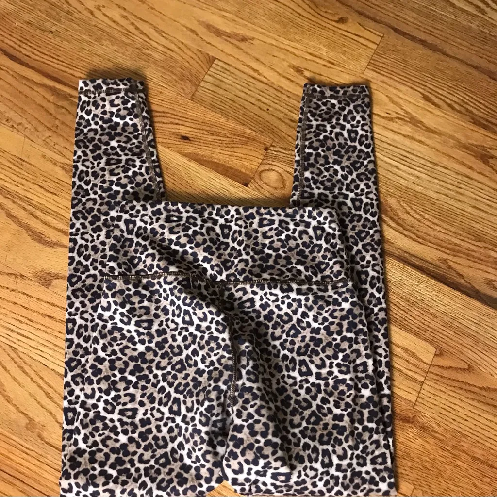 American Eagle Leopard Print Leggings - Image 6