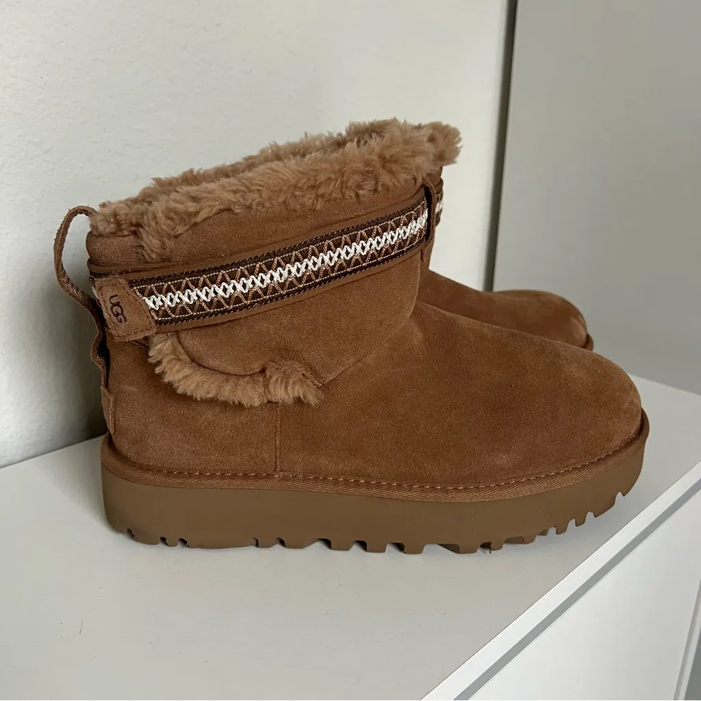 NWOB UGG Classic Ultra Mini Alpsey Boots in Chestnut Brown - Image 3