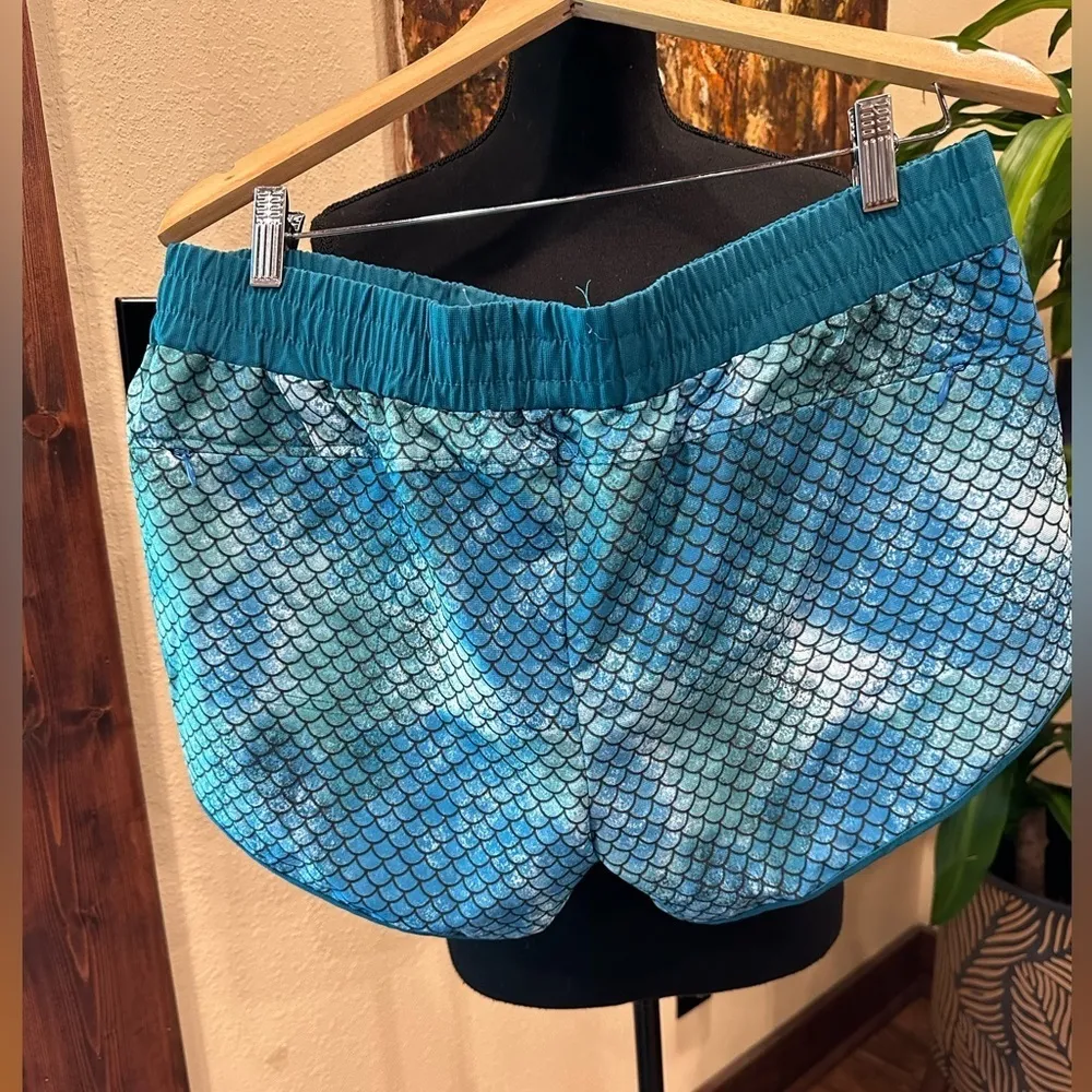 EUC GILLZ DOLPHIN 🐬 OR FISH SCALE SHORT SZ XL Blue - Image 5