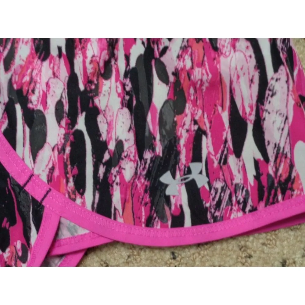 NEW Under Armour women's XS Heatgear pink/black/white shorts MSRP $65 - Image 4