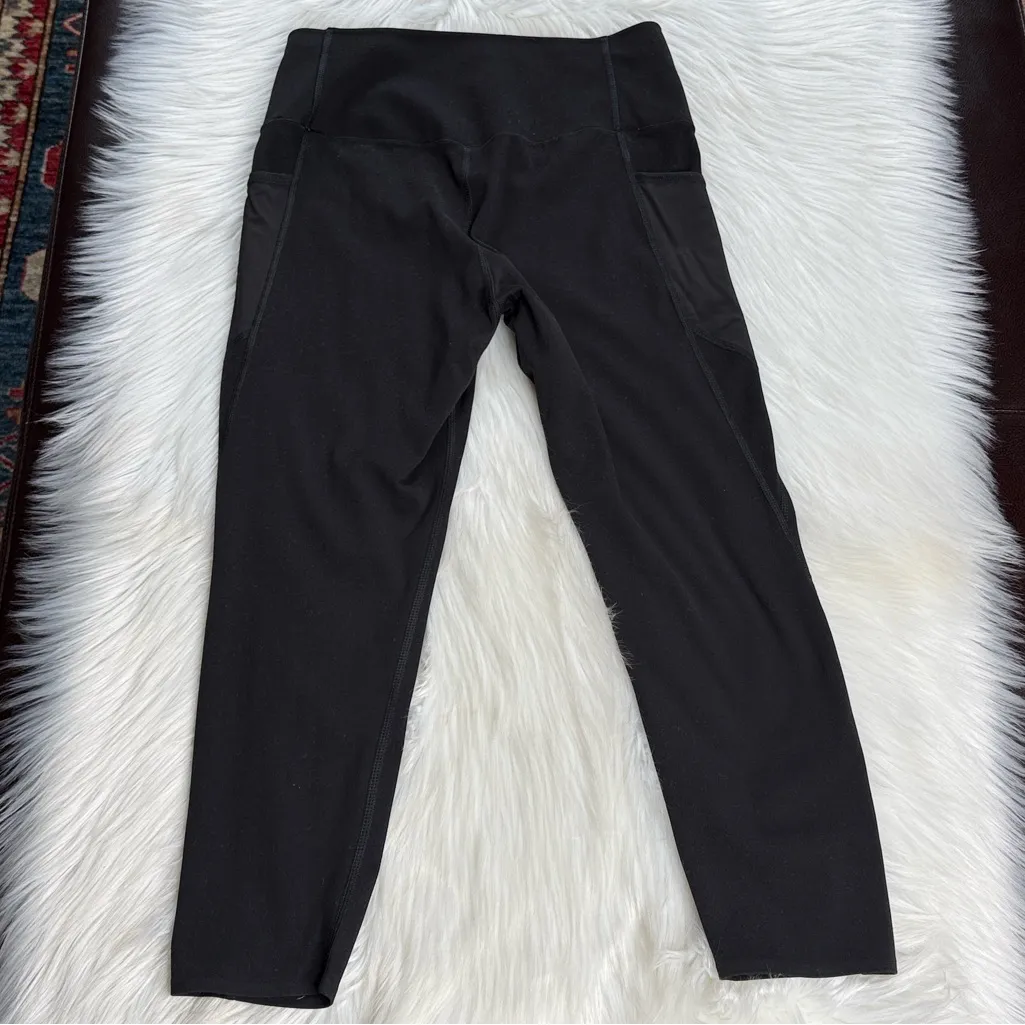Uniqlo Airism Black UV Protection Pocketed Crop Leggings - Image 6