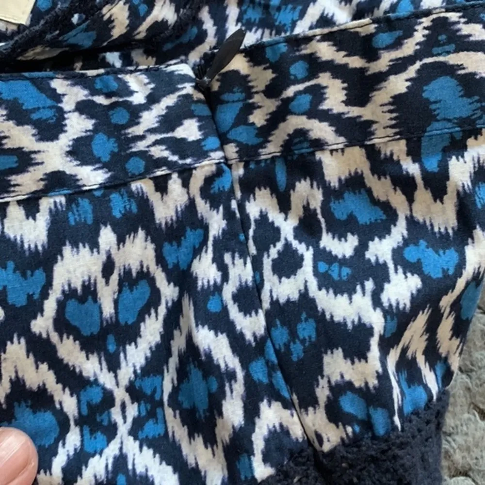 Women's Jones New York JNY Blue White Box Neck Sleeveless Blouse Size 12 EUC - Image 4