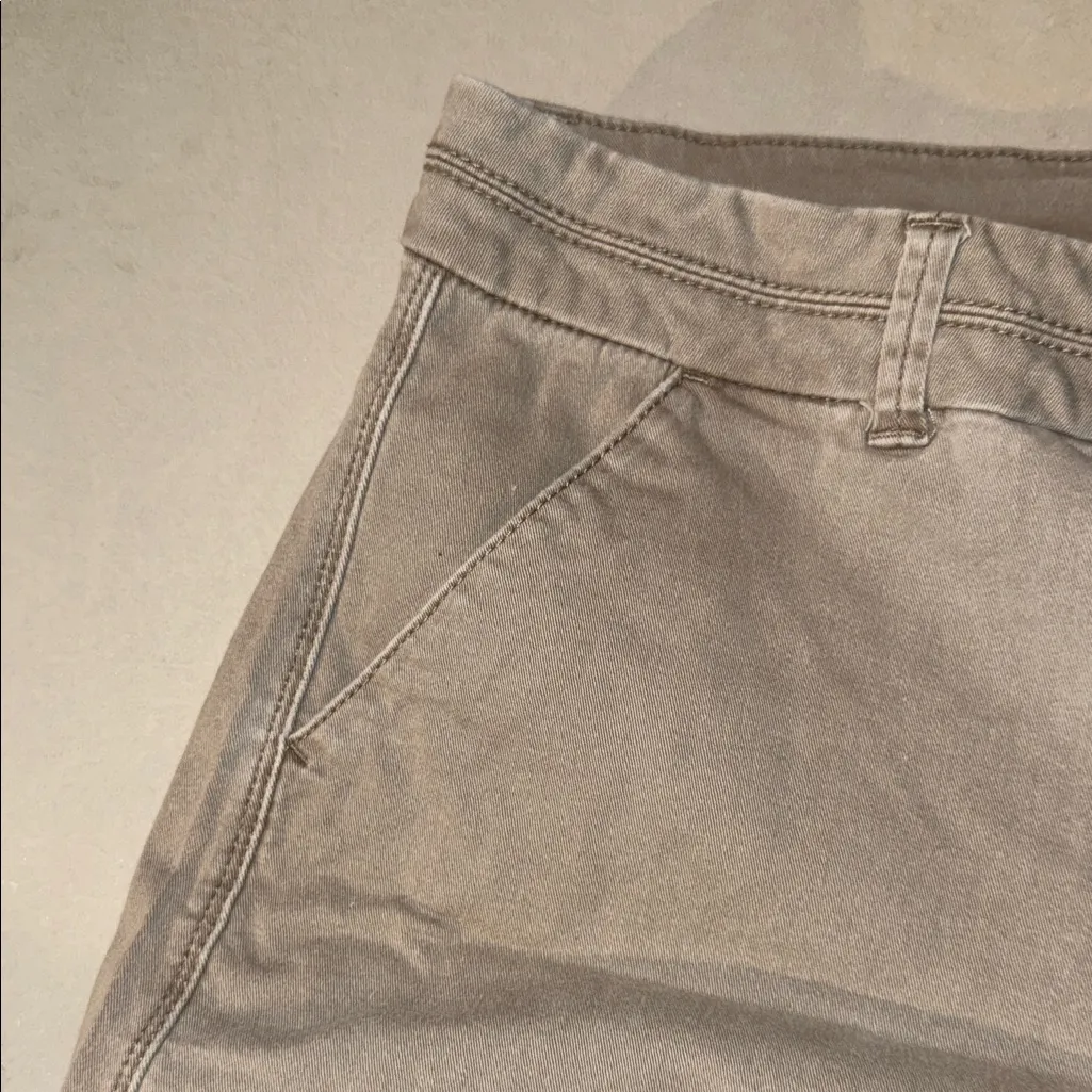 Maurice’s womens size 15/16 Women's Gray Casual Shorts - Image 4