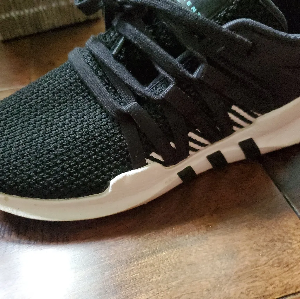 Adidas tennis shoes size 7.5 youth fits women's size 8.5 - Image 2