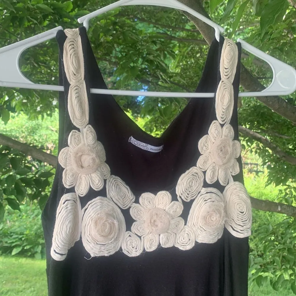 Sleeveless jersey knit dress with flower detail - Image 2
