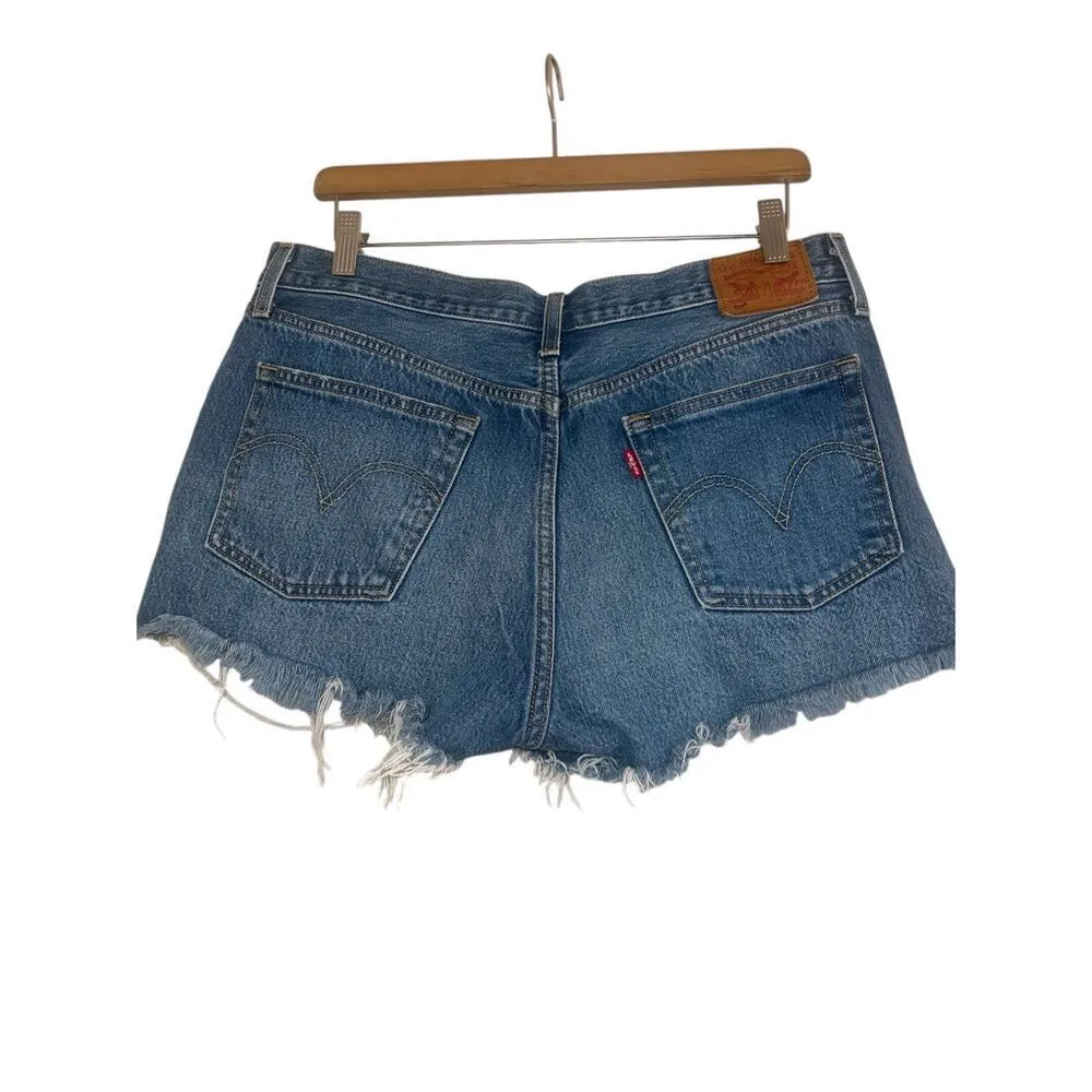 ✨Levi's 501 Original High Rise Distressed Hem Cut Off Sz 32 Shorts✨ - Image 5