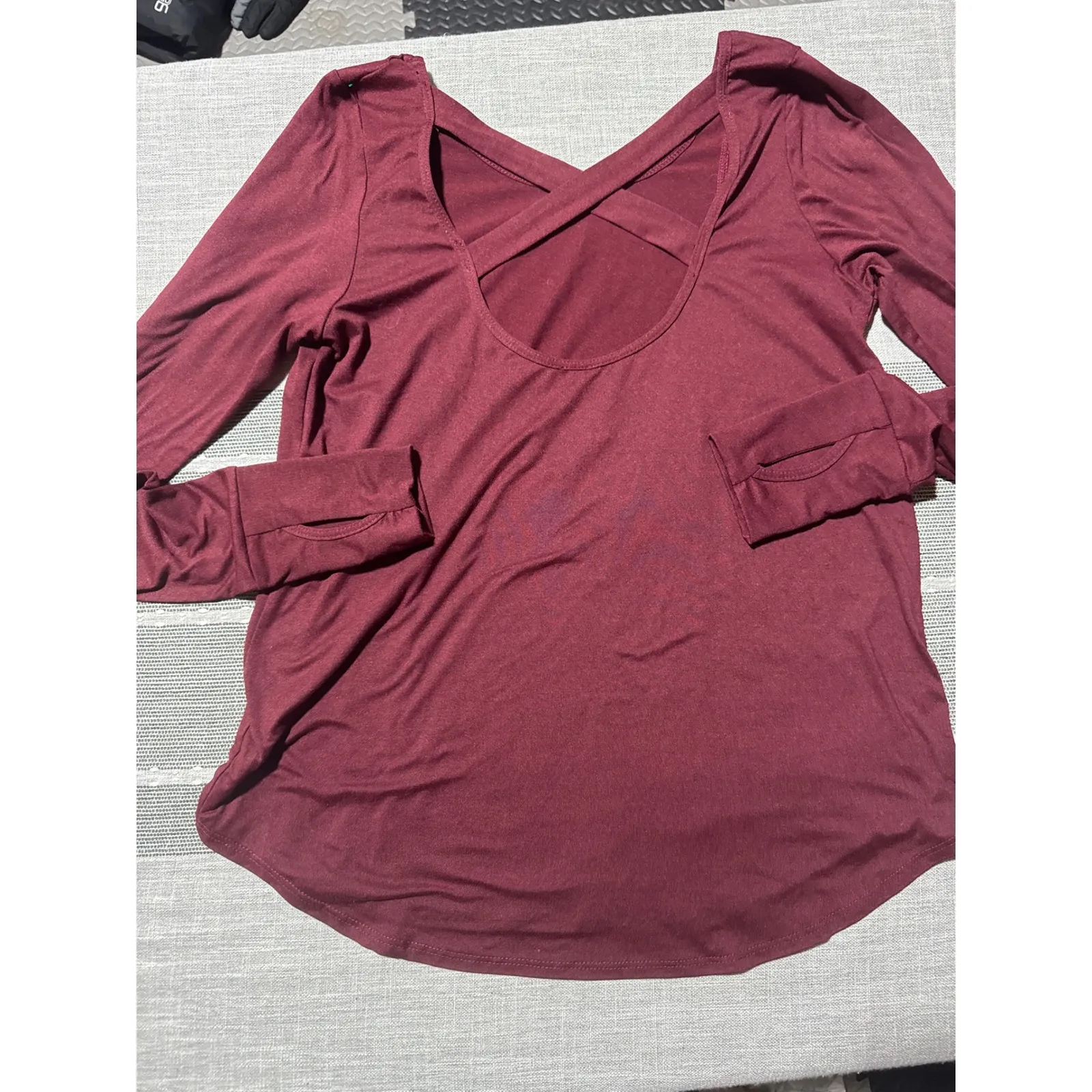 jazzerzise ARADAY Long Sleeve Athletic Top Maroon V Neck Shirt Womens small - Image 6