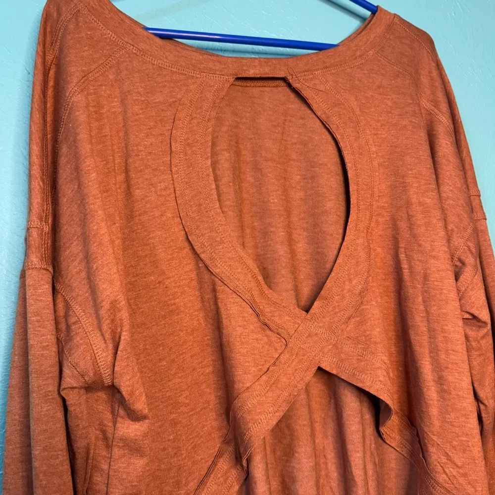 Rust Orange Long Sleeve Top with Cut Out Crop Casual Workout Size L - Image 5