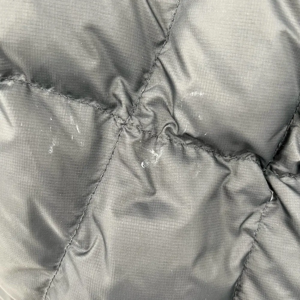 Mountain Hardware black puffer front zip jacket w/ pockets warm women size small - Image 4