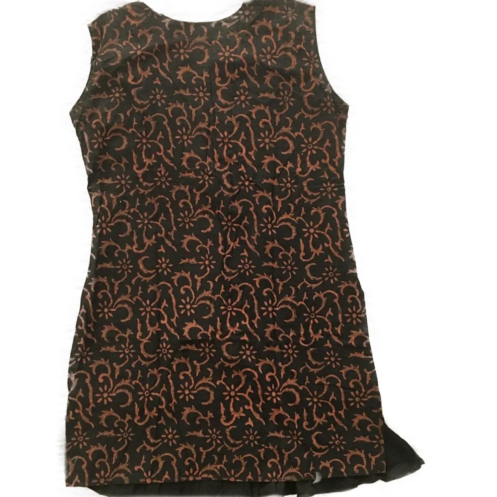 NWOT Women’s Tunic Medium Brown Black Floral - Image 2