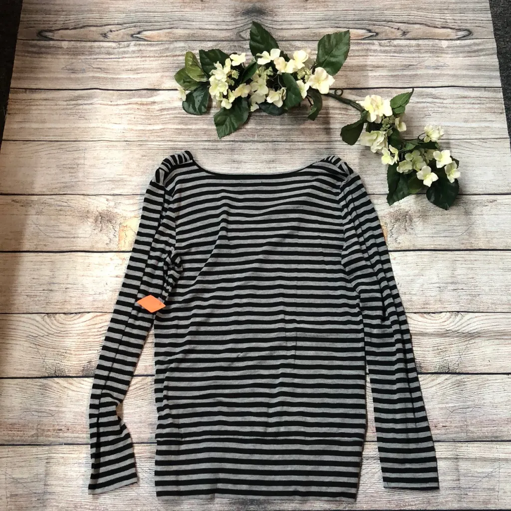 Cache’ black and gray long sleeve shirt size small - Image 3