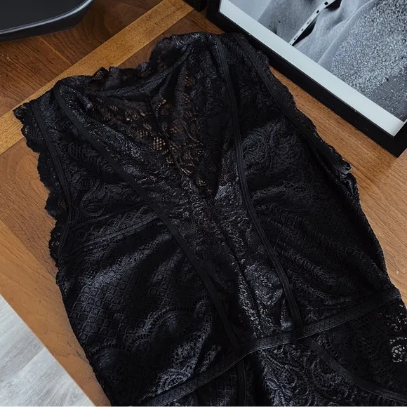 BLACK LACE DEEP V BODYSUIT Size M - Image 2