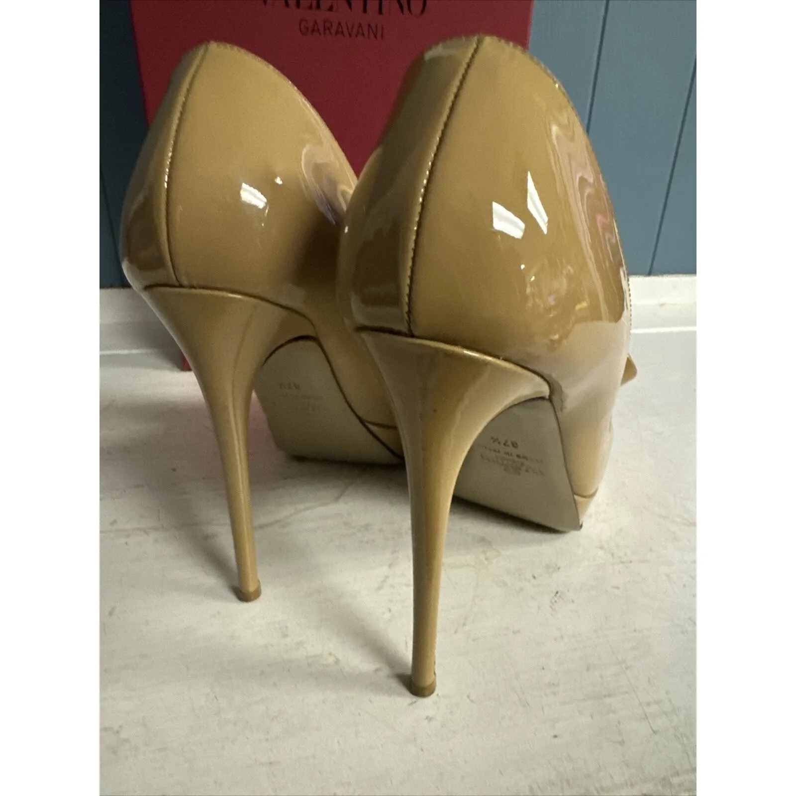 VALENTINO GARAVANI PATENT BOW‎ PUMPS NUDE SIZE 37 US 7-7.5 Fancy Cocktail Party - Image 7